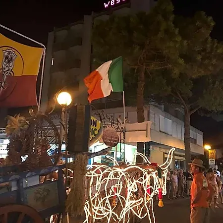West End Отель