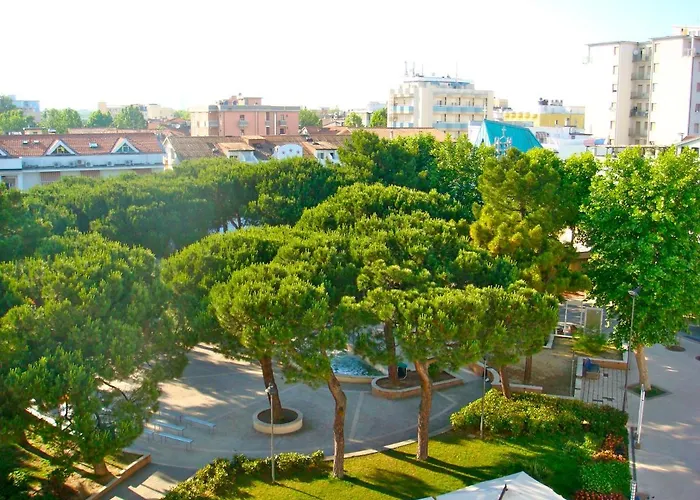 מלון West End 3*