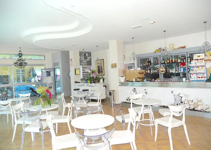 מלון West End 3*